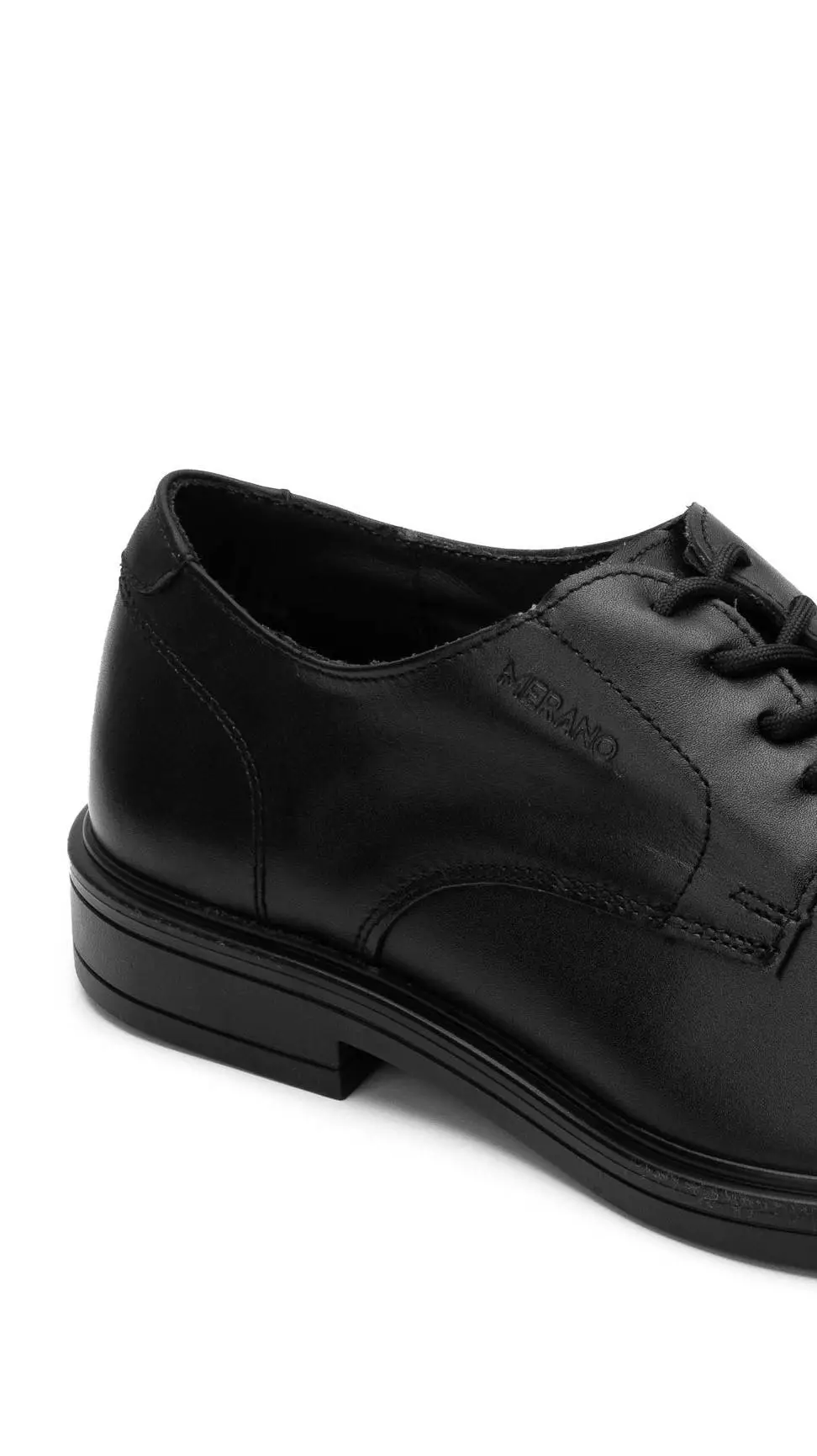 ai character: Zapato Zapatoso background