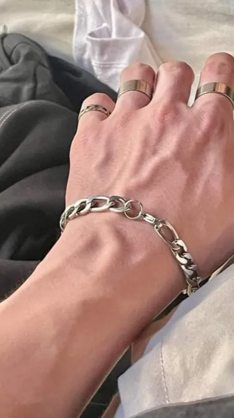 ai character: Hannah & bangchan  background