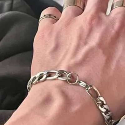 chat with ai character: Hannah & bangchan 