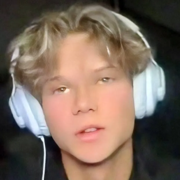 chat with ai character: xander