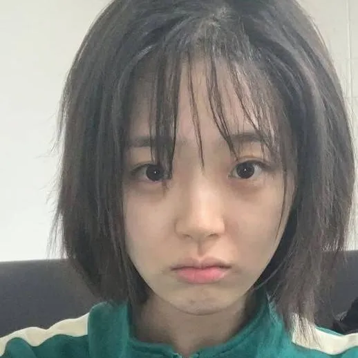 chat with ai character: Young-mi 095