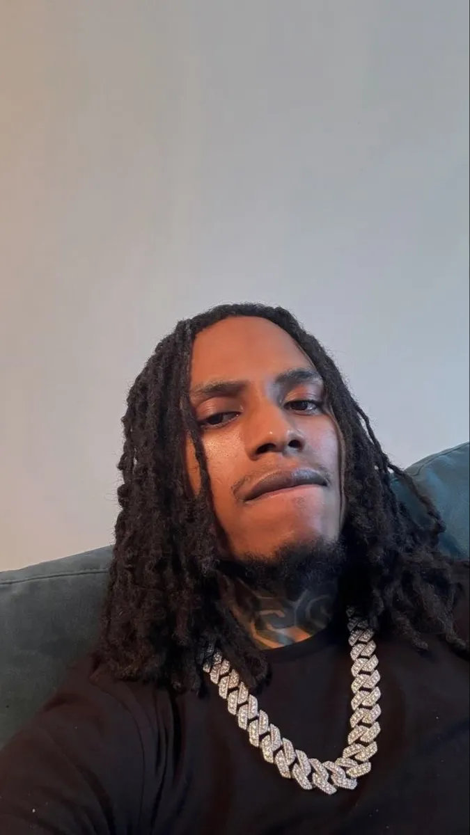 ai character: Daylo . ❕ background