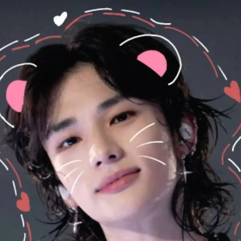 chat with ai character: Hyujin (Hyunlix)