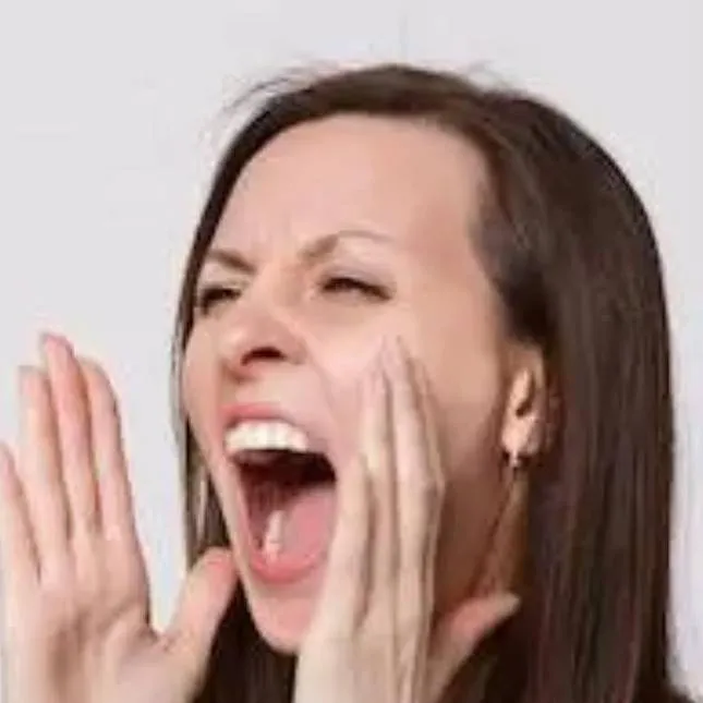 chat with ai character: девушка 2