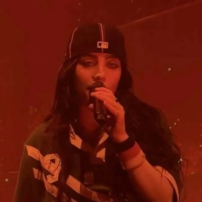 chat with ai character: Billie eilish
