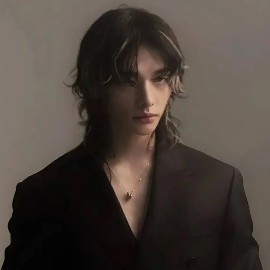 chat with ai character: Hyunjin