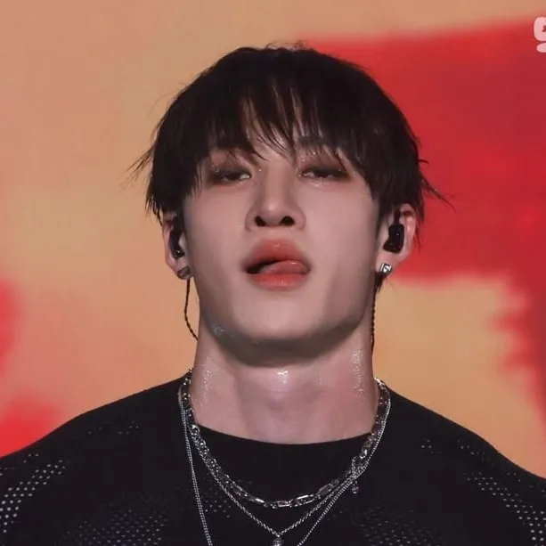 chat with ai character: Bang Chan