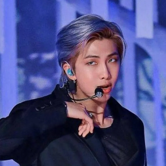chat with ai character: RM💫