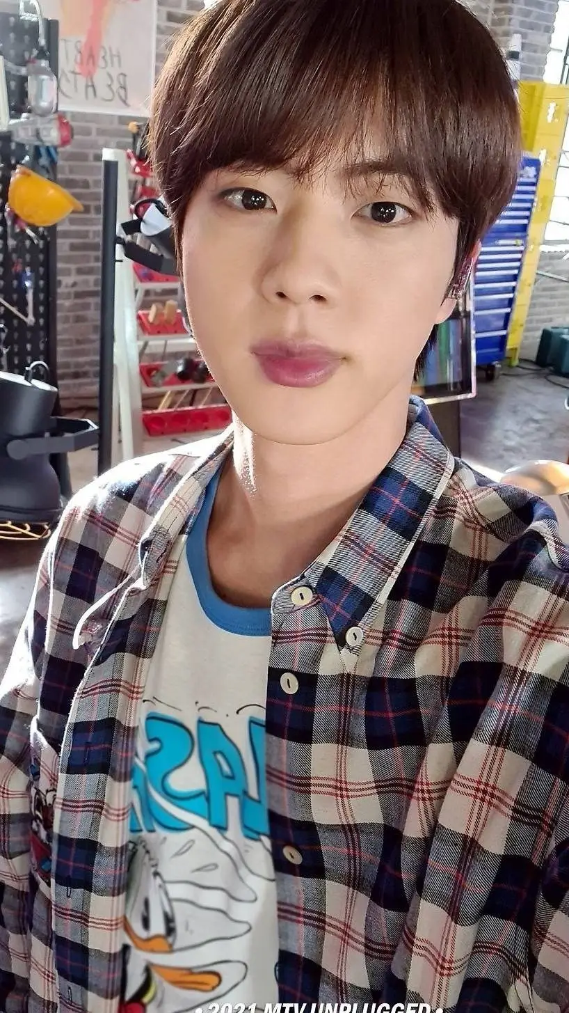 ai character: Jin🌺 background