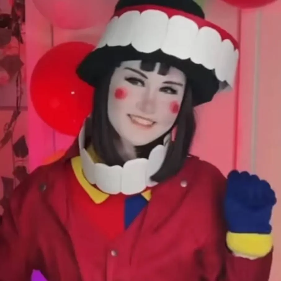 chat with ai character: косплеер 