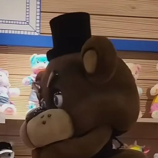 chat with ai character: фредди 