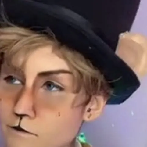 chat with ai character: Фреде~