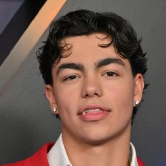 chat with ai character: Malachi 