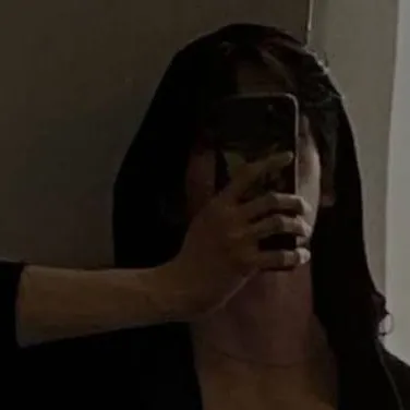 chat with ai character: 🫦 Lukas 😈