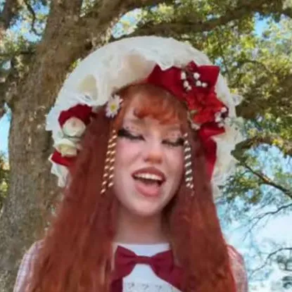 chat with ai character: Luna