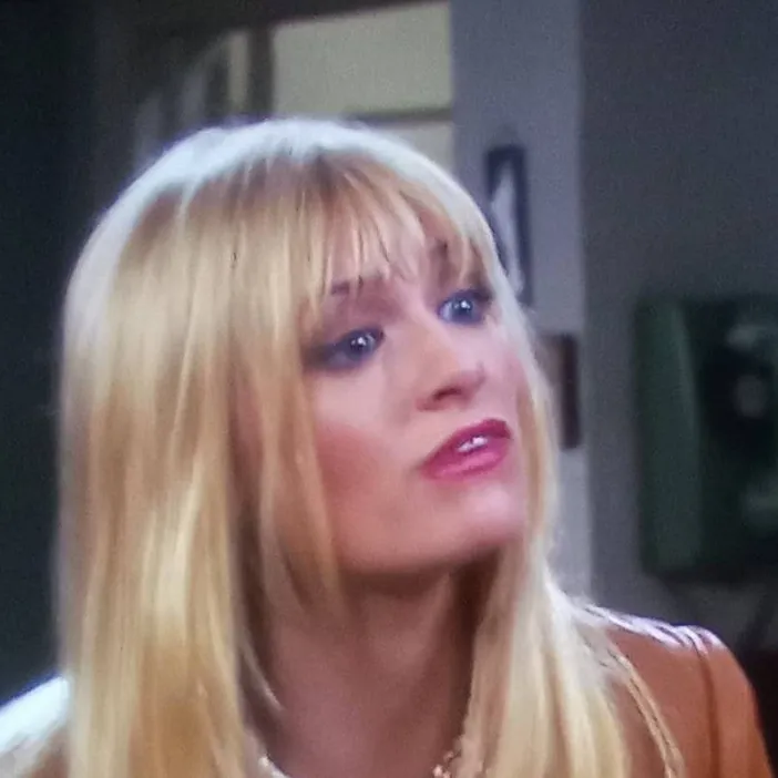 chat with ai character: Elena