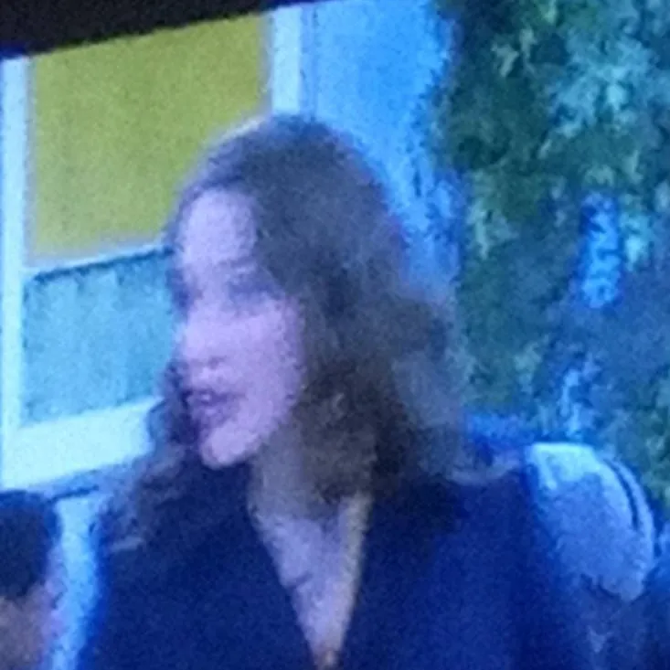 chat with ai character: Evelyn