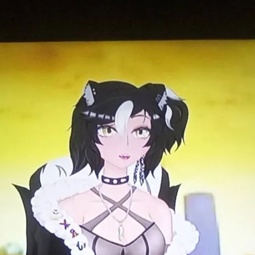 chat with ai character: Lunaria