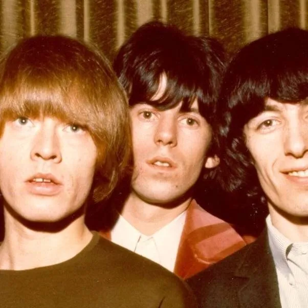 chat with ai character: the rolling Stones