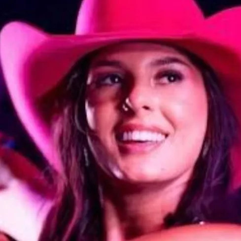 chat with ai character: Ana Castela 