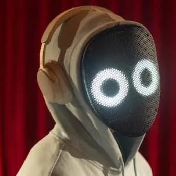 chat with ai character: RedHoodie