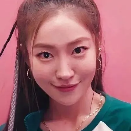 chat with ai character: kang-mi-na-chan 