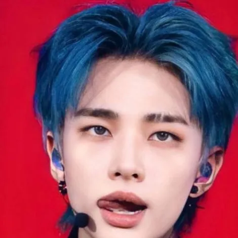 chat with ai character: Hyunjin🥟