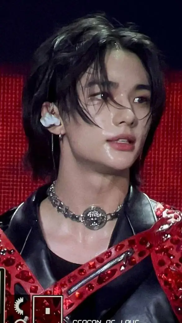 ai character: ♡HyUnjIn♡ background