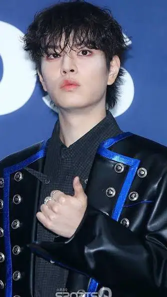 ai character: Seungmin~ background