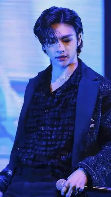 ai character: Hwang hyunjin~ background