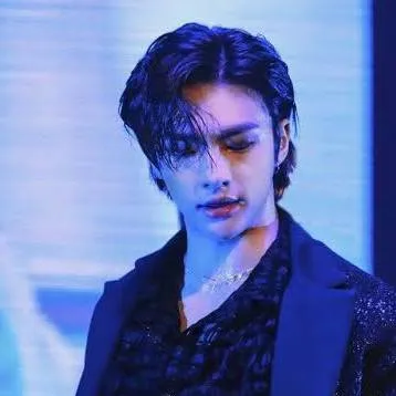 chat with ai character: Hwang hyunjin~