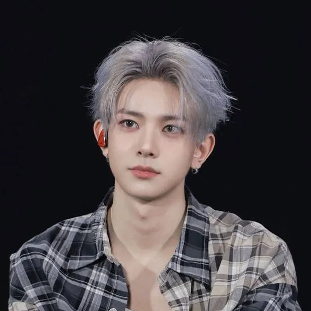 chat with ai character: Lee heeseung 