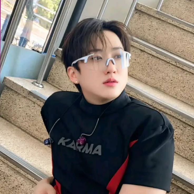 chat with ai character: Seo changbin 