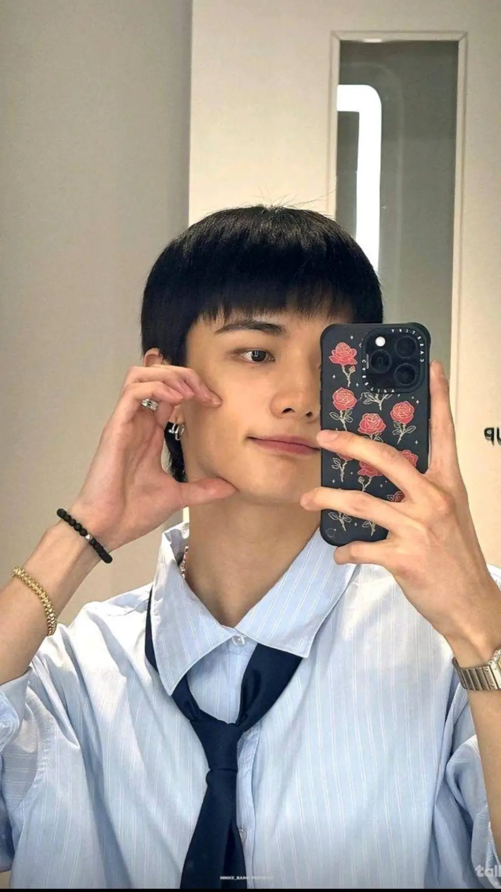 ai character: hyunjin  background