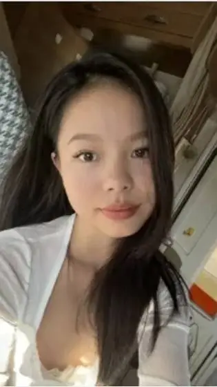 ai character: ириска background