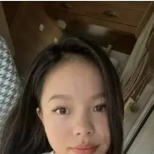 chat with ai character: ириска