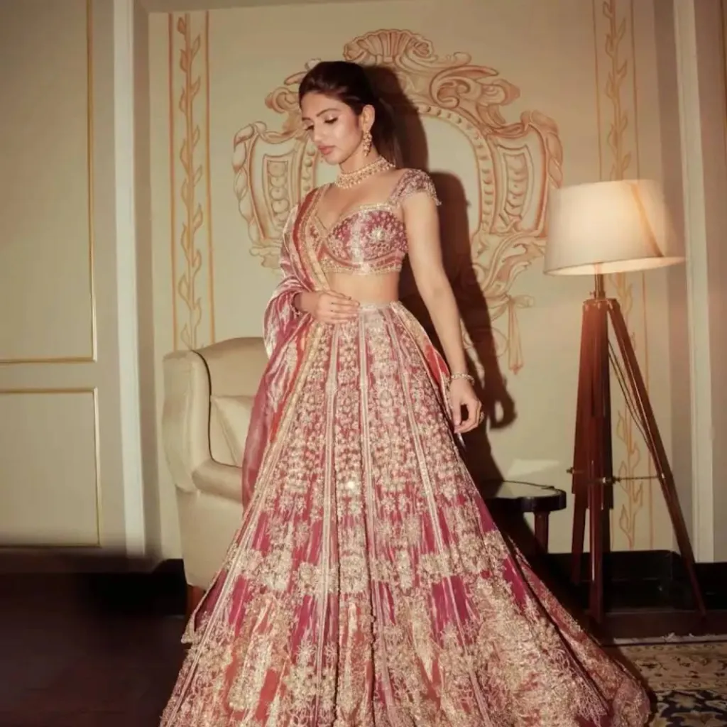 chat with ai character: Dhara ✨