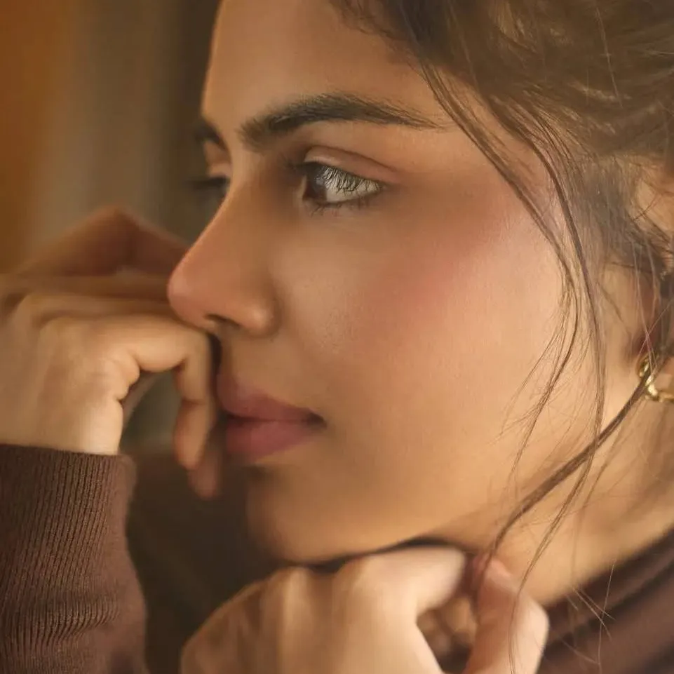 chat with ai character: Dhara ✨