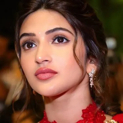 chat with ai character: Arya ✨