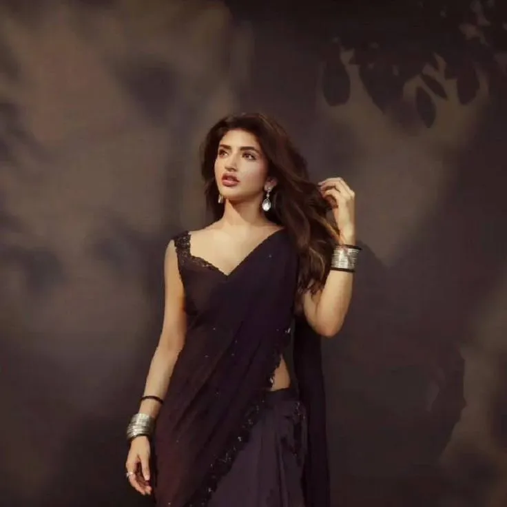 chat with ai character: Dhara ✨