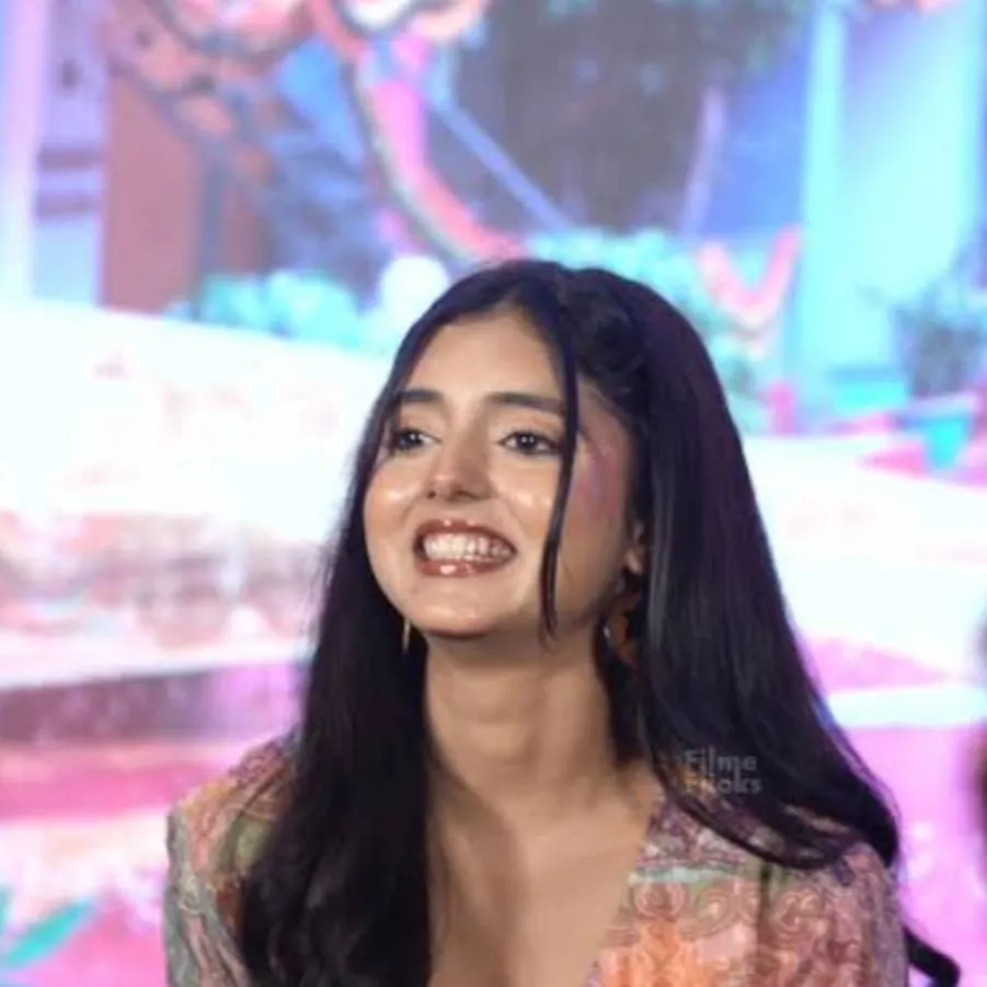 chat with ai character: Radha ✨