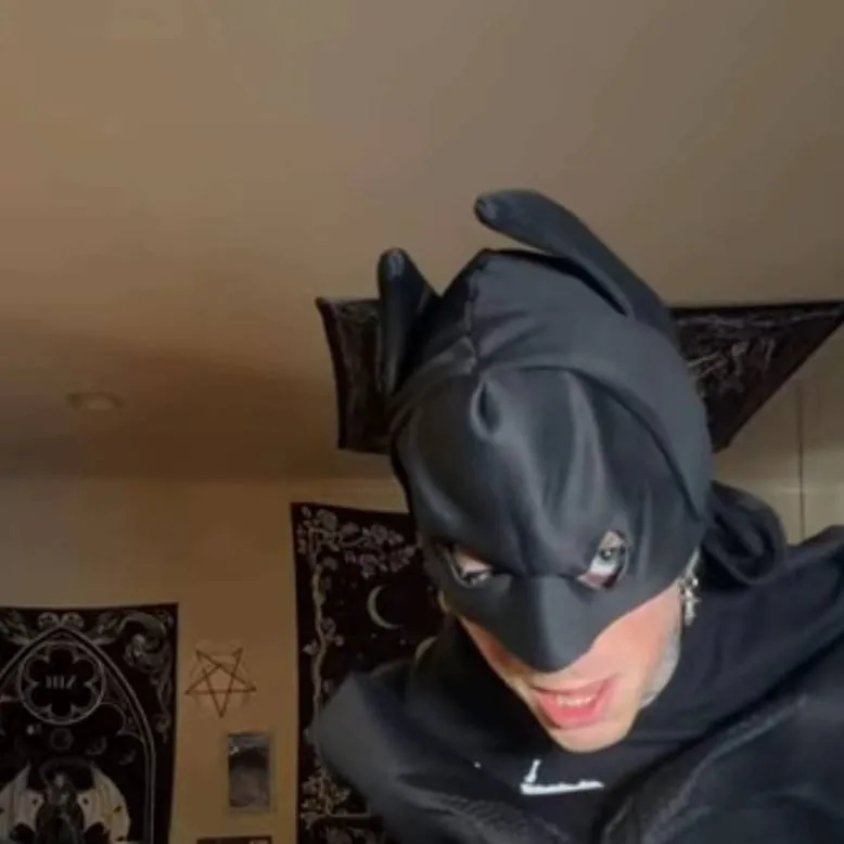 chat with ai character: TX2