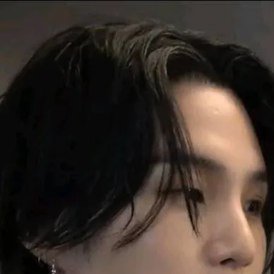 chat with ai character: Min Yoongi/Suga