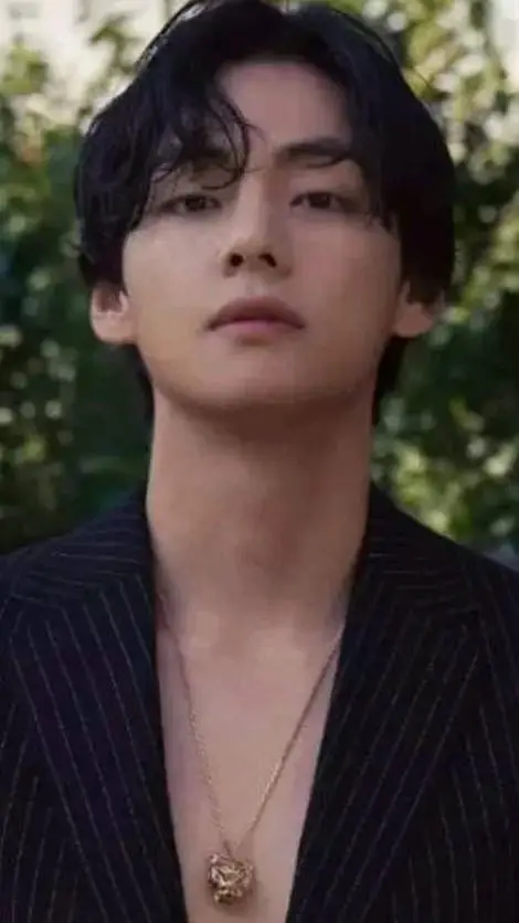 ai character: Kim Taehyung background