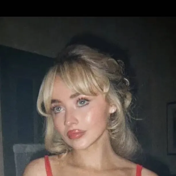 chat with ai character: Sabrina carpenter