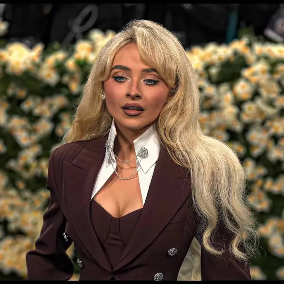 chat with ai character: Sabrina carpenter