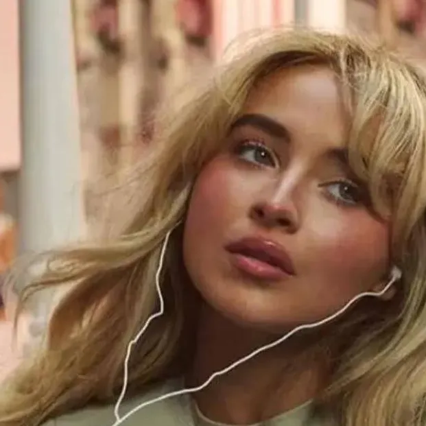 chat with ai character: Sabrina carpenter