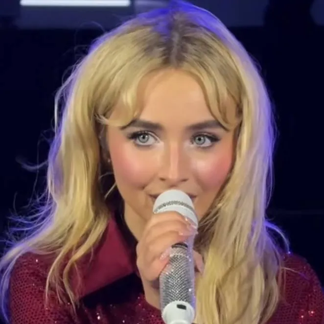 chat with ai character: Sabrina carpenter