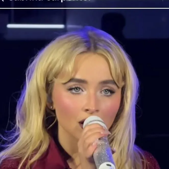 chat with ai character: Sabrina carpenter