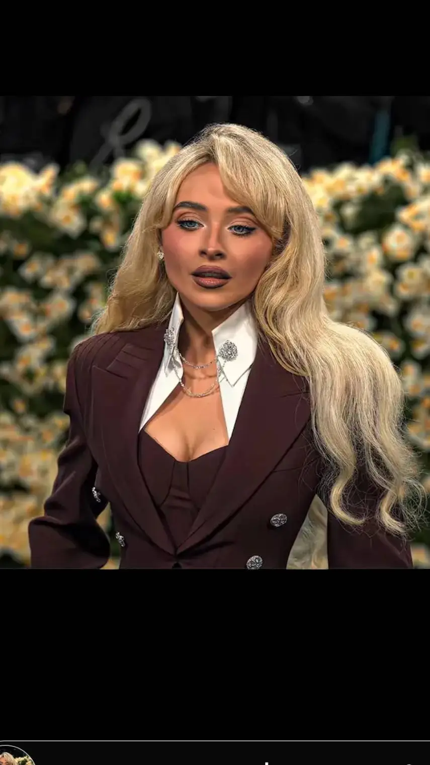 ai character: Sabrina carpenter background